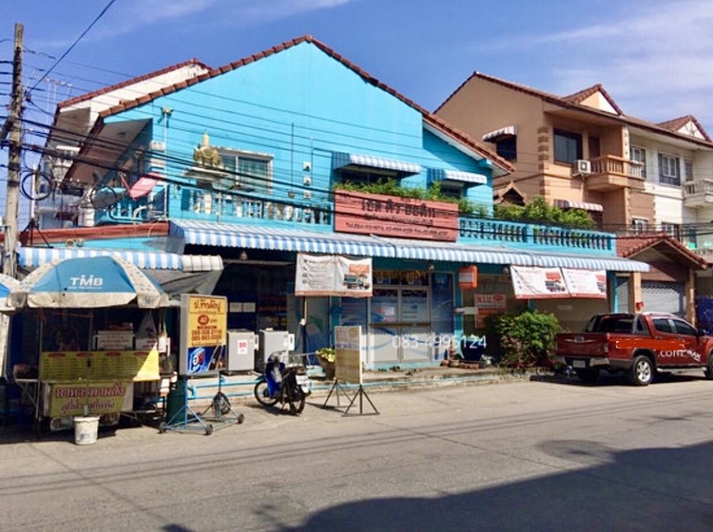 For SaleTownhouseNawamin, Ramindra : Townhouse for sale Modified on the side to be 5 booths, 29 sq m., Supawan University, Hatairat 6, the beginning of the alley, next to the main road. Can be rented for all types of business