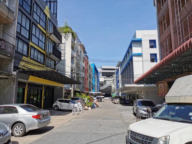 For RentShophousePinklao, Charansanitwong : Commercial building for rent 4.5 Floor in Pinklao area, Fai Chai Intersection, near MRT Fai Chai Station