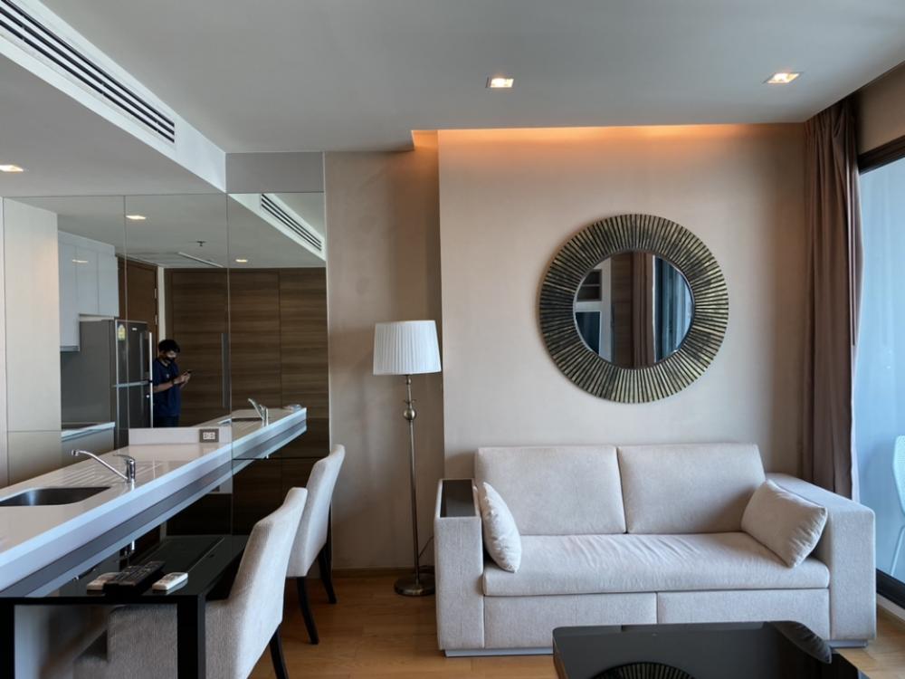 ขายคอนโดสาทร นราธิวาส : 12.5Mil Address Sathorn 1 bed 56SQM Fl24 / 42,500 per month 1 year