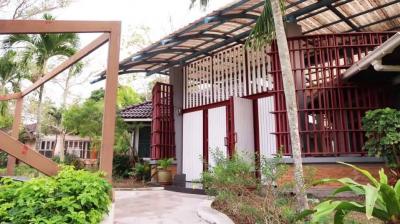 For RentHousePattaya, Bangsaen, Chonburi : House for rent in Pattaya Country Club lake view.