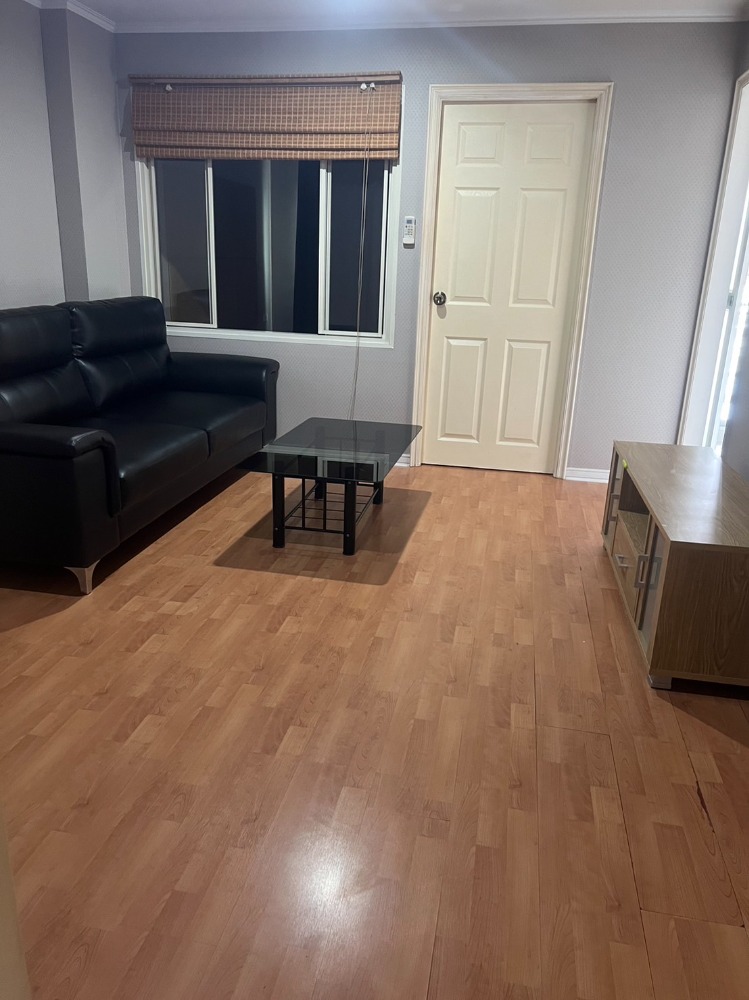 For SaleCondoRatchadapisek, Huaikwang, Suttisan : Condo for selling at Lumpini Ville Cultural Center, size 35 sqm. 1 bed fully furnished please contact 0993529495