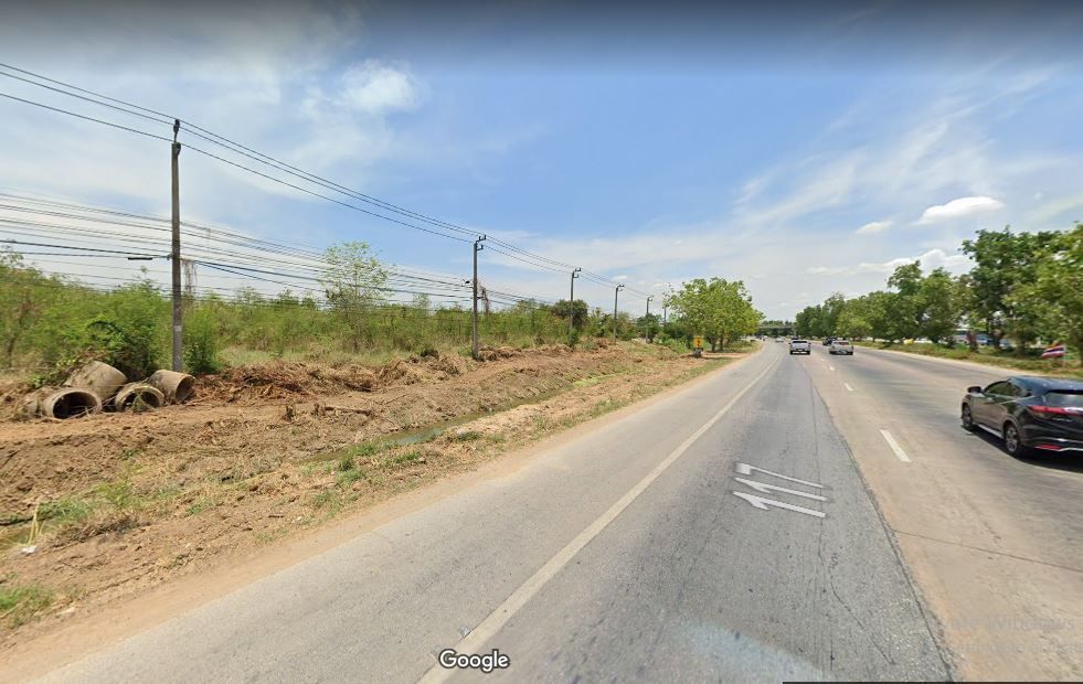 For SaleLandPhitsanulok : Land filled 13 rai on Phitsanulok-Nakhon Sawan Road, 130 meters in front of the road, suitable for a gas station, near government offices