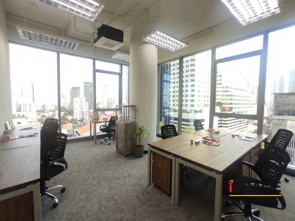 For RentOfficeSukhumvit, Asoke, Thonglor : For rent, Service Office @ BTS Asoke and MRT Sukhumvit, only 200 meters, beautiful room with a laptop. get to work immediately