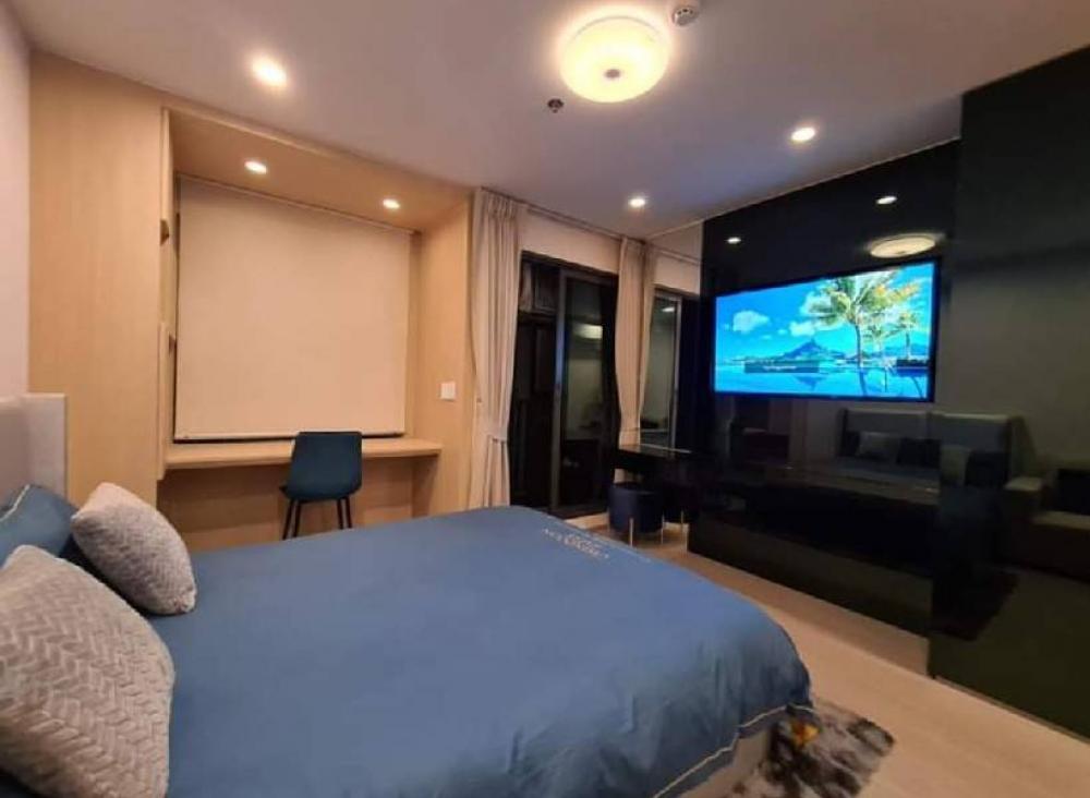 For RentCondoLadprao, Central Ladprao : Condo for rent Life Ladprao,💥Smart Home system, control electrical appliances with sound, watch movies Netflix+Listen to music💥, next to BTS Ha Yaek Lat Phrao Station, near MRT Phahon Yothin Station There is a door connecting Lotus Ladprao, opposite Centr