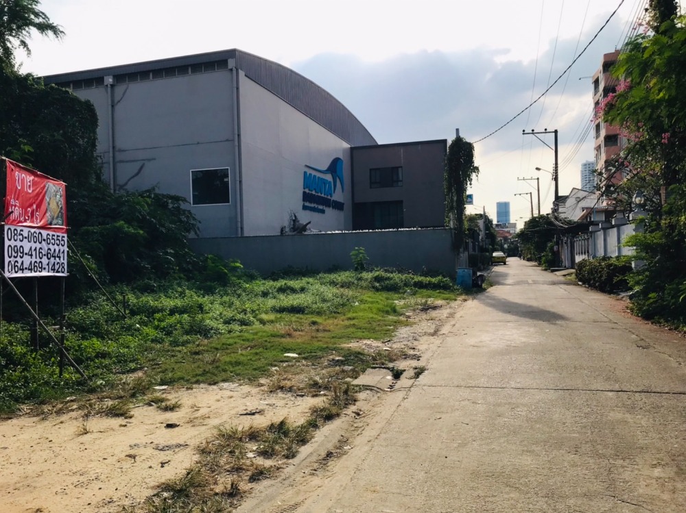 For SaleLandKasetsart, Ratchayothin : Land for sale or rent 3 rai, Phahon Yothin Soi 24, Prime location, near BTS Phahon Yothin 24 station, near Ratchayothin Intersection. Central Ladprao