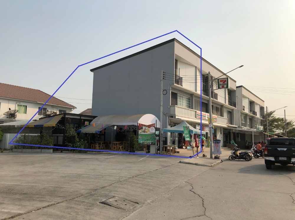 For SaleShophousePathum Thani,Rangsit, Thammasat : Building for sale with business, there are seven rentals below. and a side shop the top is livable