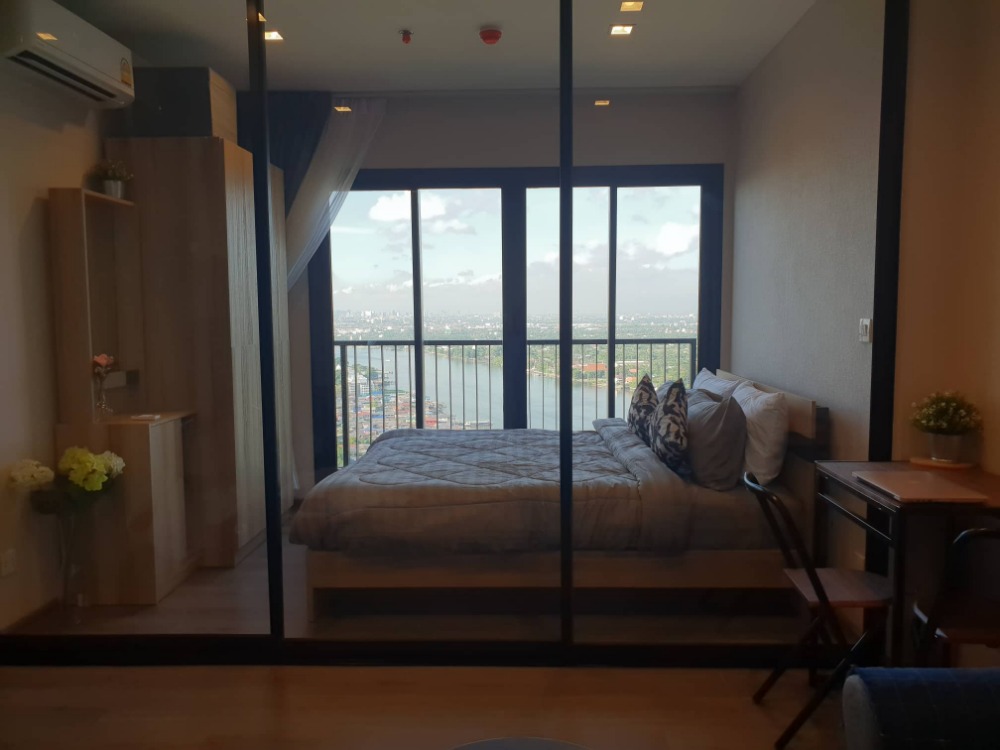 For RentCondoRattanathibet, Sanambinna : Condo for rent next to Politan Rive river, south high floor, beautiful room, river view from bedroom. There is a washing machine in the room.