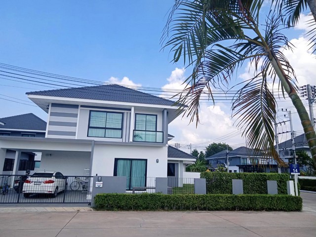 For SaleHouseSriracha Laem Chabang Ban Bueng : Quick sale, Maneerin Privacy, 76.7 sq wa, behind the corner, next to the park, 4 bedrooms, 3 bathrooms.