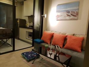 For RentCondoPattaya, Bangsaen, Chonburi : For rent, The Base Central Pattaya, area 30 sq m, pool view, ready to move in, 1 bedroom, 1 bathroom, washing machine in the room.
