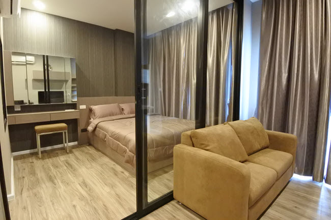 For RentCondoศรีราชา แหลมฉบัง บ้านบึง : ไนท์บริดจ์ ดิ โอเชี่ยน ให้เช่า 1 ห้องนอน 1ห้องน้ำ พร้อมอ่างจากุซซี่ วิวสระว่ายน้ำ ชั้น 7