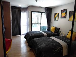 For RentCondoPatumtani,Rangsit, Thammasat : Fully furnished, ready to move in, very beautiful room with Kave Town Space condo, see the swimming pool, fully furnished, 1 Bedroom Extra room (1 bedroom, 1 bathroom, size 27.29 sq.m.)