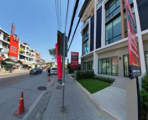 For RentRetailNawamin, Ramindra : Rent, Premium Place, Soi Mayalap, new building, just finished, very good location, on the main road, a lot of people pass through all day