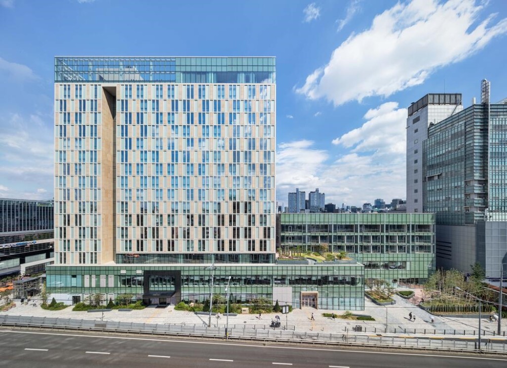 For SaleBusinesses for saleRatchadapisek, Huaikwang, Suttisan : Hotel for sale, 210 rooms, Din Daeng area, near the Orange Line BTS station, only 200 meters.