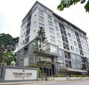 For RentCondoRamkhamhaeng, Hua Mak : Tempo One, Ramkhamhaeng, Rama 9, ready to move in, 30 sqm, 8000 baht, room available every day. You can make an appointment to see the room. #Add line, reply very quickly. ***Rooms are released very quickly. There are many rooms. Take a screenshot of the