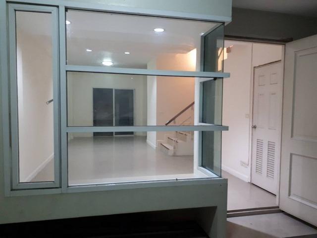 For RentTownhouseKaset Nawamin,Ladplakao : Townhome for rent 3 floors in Nuanchan area Premium Place Ekkamai-Ramintra, next to the expressway