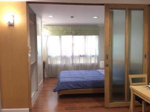 For RentCondoSukhumvit, Asoke, Thonglor : Condo for rent: Lumpini Suite Sukhumvit 41, size 1 bedroom, 40 sq m with bathtub With furniture