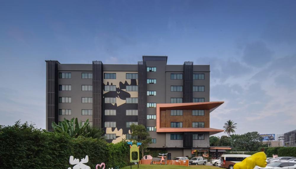 For SaleBusinesses for saleChiang Mai : Hotel for sale in Chiang Mai, a 4-star hotel (attached to the owner).