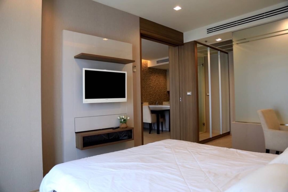 ขายคอนโดสาทร นราธิวาส : ขายด่วน !! The Address Sathorn 1 ห้องนอน 46.5 ตร.ม. ชั้นสูงงงง เพียง 8.x ล้านบาท  !!!