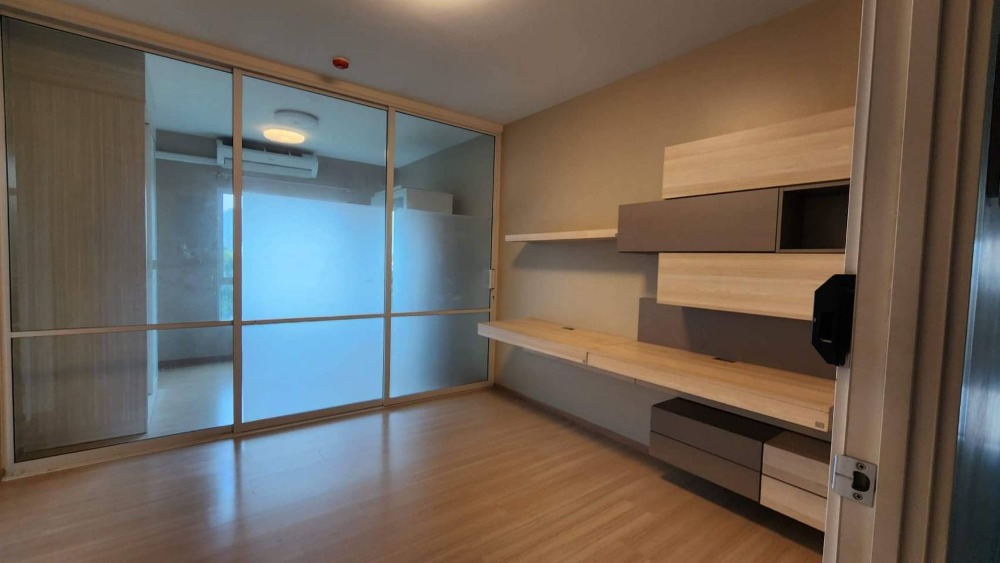 For SaleCondoPinklao, Charansanitwong : East balcony, UNIO Charan 3 (1 bed), 28 sqm, Building F, 5th floor, room divider, clear green view, close to MRT Tha Phra