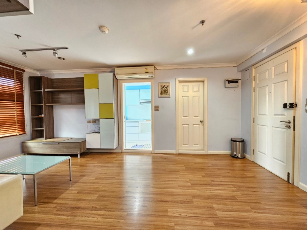 For SaleCondoPinklao, Charansanitwong : Very special...reduced to 4.1 million baht (including transfer) Lumpini Suite Pinklao near Pata Pinklao and MRT Bang Yi Khan. Sell 2 bedrooms, 60 sq m, very good price.