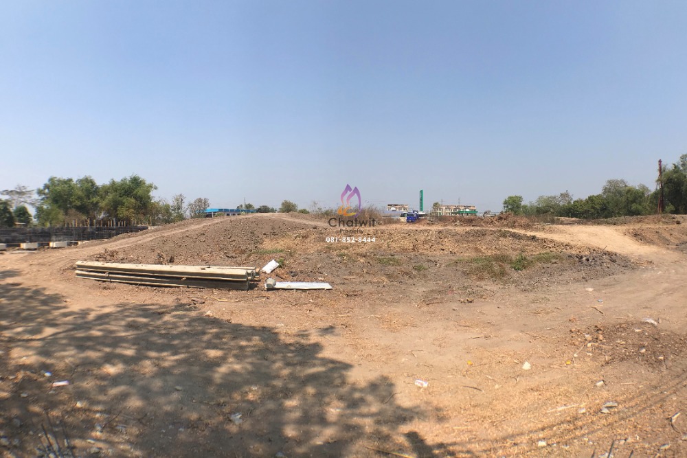 For RentLandPathum Thani,Rangsit, Thammasat : Land for rent 6 rai, Lam Luk Ka Road, next to the beautiful canal, near the ring road.