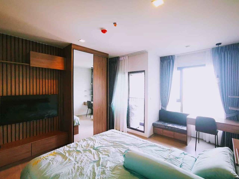 ให้เช่าคอนโดพระราม 9 เพชรบุรีตัดใหม่ RCA : #ให้เช่า คอนโด ไลฟ์ อโศก พระราม9 (Condo for rent Life Asoke Rama9) ใกล้ MRT Rama9 - ห้องสตูดิโอ 1 ห้องน้ำ กั้นห้องครัว - ชั้น 21 ขนาด 26 ตร.ม - เฟอร์นิเจอร์ครบ  ราคาเช่า 17,000 บาท/เดือน