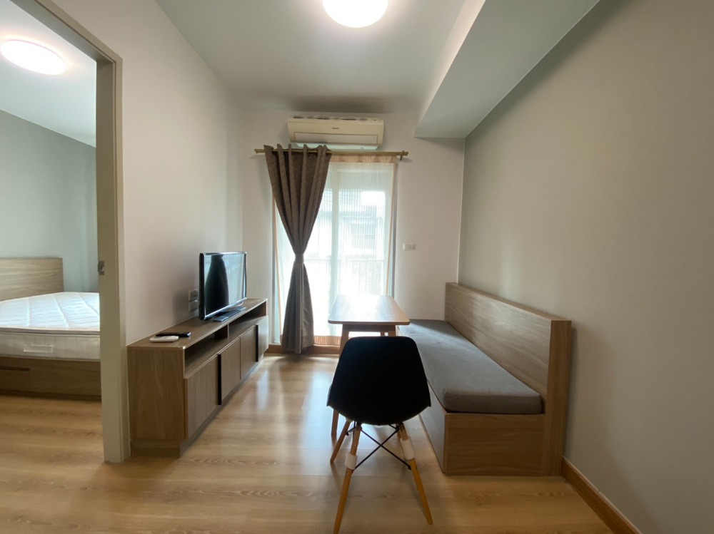 For RentCondoKasetsart, Ratchayothin : Condo for rent, Chapter One The Campus Kaset, Chapter One The Campus Kaset, near Kasetsart University, Bang Khen, just 200 meters and near BTS Senanikom Station, only 100 meters.