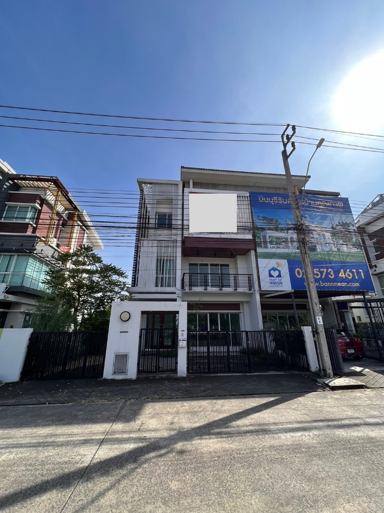 For RentShophouseChaengwatana, Muangthong : For rent Home Office with 3 floors 6 bedrooms 4 bathrooms parking for 10 cars plus at Chuan Chuen Modus Centro Chaengwattana