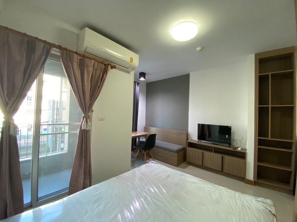 For RentCondoKasetsart, Ratchayothin : Condo for rent, Chapter One The Campus Kaset, Chapter One The Campus Kaset, near Kasetsart University, Bang Khen, just 200 meters and near BTS Senanikom Station, only 100 meters.