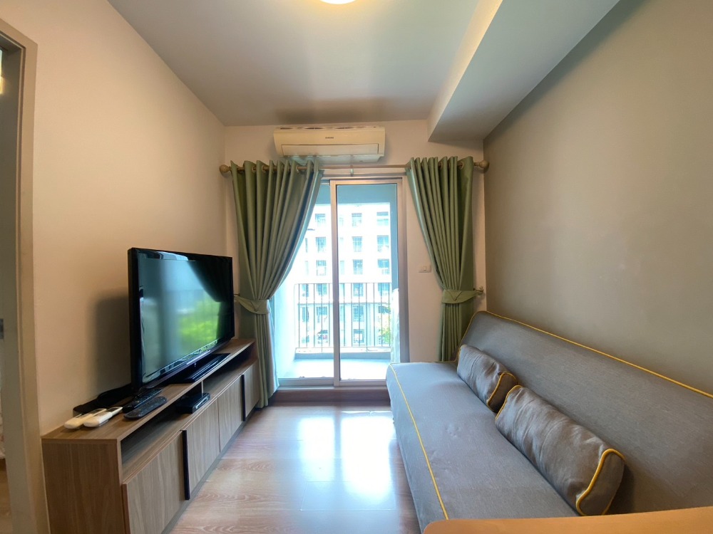 For RentCondoKasetsart, Ratchayothin : Pool view room for rent Condo Chapter One The Campus Kaset, Chapter One The Campus Kaset, near Kasetsart University, Bang Khen, just 200 meters and near BTS Senanikom Station, only 100 meters.