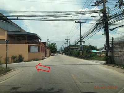 For SaleLandPathum Thani,Rangsit, Thammasat : Land for sale, Soi Ruam Suk 5-15, Tiwanon, along the water canal, 4 rai 1 ngan 80 square wa, suitable for building a warehouse and building a house