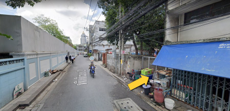 For SaleLandSilom, Saladaeng, Bangrak : Land for sale, 185 square meters, Silom, Soi Phiphat 2, near BTS Saladaeng 500 meters, suitable for building an office