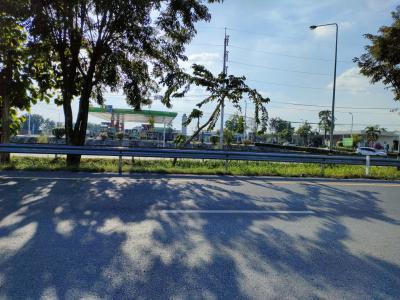 For SaleLandNakhon Sawan : Land for sale on Phaholyothin Road. Opposite Bangchak gas station Arrival in Nakhon Sawan Nong Kradon Intersection Before reaching the province 22 km.
