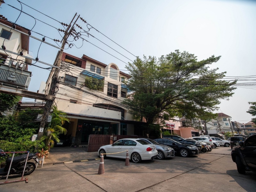 For SaleShophouseYothinpattana,CDC : Building for sale, 4-storey office building, Town In Town, Srivara, 84 sq m., usable area of about 700 sq m, special price, urgent!!