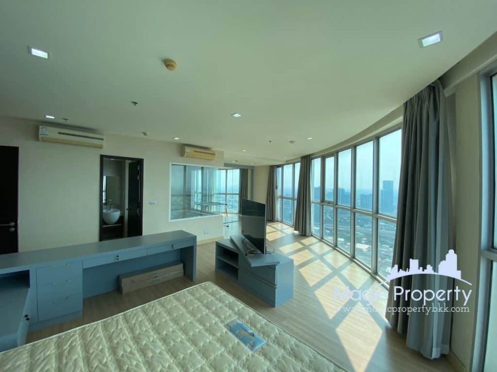 For SaleCondoOnnut, Udomsuk : 3 Bedrooms Condo For Sale in Sky Walk Residence, Phra Khanong Nuea, Wattana, Bangkok