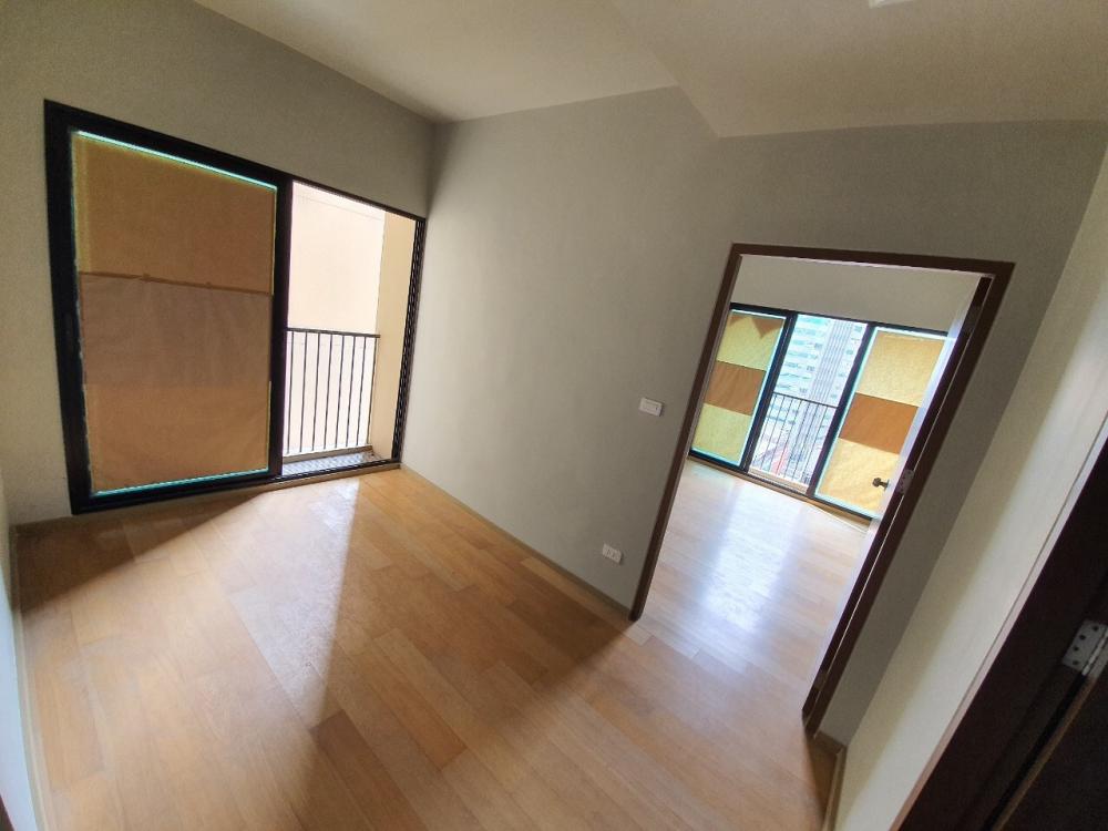 For SaleCondoRatchathewi,Phayathai : 1 bedroom 36 sqm for sale, new room, 1st hand, never lived Never rent, not block view, because turn to BTS Phaya Thai, very cheap, 150k.