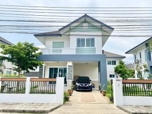 For RentHouseChiang Mai : ASRP0355 - A house two storey for rent with 3 bedrooms,3 toilets and 1 kitchen. - The land size is 67.6 sq. wah  - The price is at THB 18,000 per month.