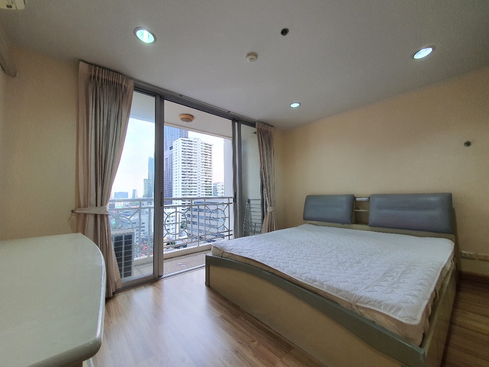 For RentCondoSukhumvit, Asoke, Thonglor : Asoke Place near Terminal 21 BTS Asoke MRT Sukhumvit Spacious room, convenient to travel