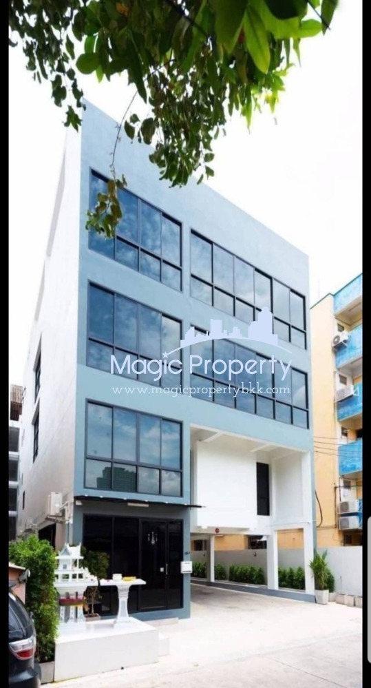 For SaleOfficeRatchadapisek, Huaikwang, Suttisan : Commercial Building 5 floors For Sale, On Ratchadaphisek road, Bangkok