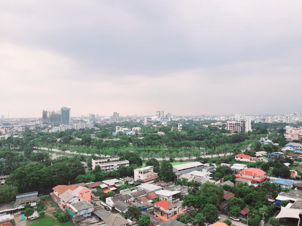 For SaleCondoRattanathibet, Sanambinna : The most beautiful garden view Selling below the cost of over 3 hundred thousand!! Next to MRT, few units, private, very new room, very beautiful view, north face, cool breeze