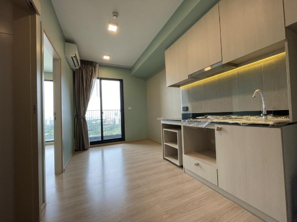 For SaleCondoRattanathibet, Sanambinna : Give it for free. You can continue paying installments. Condo next to the BTS station!! Small unit, private, very new room, very beautiful view, north face, cool breeze, almost as much as the estimated price, very good value