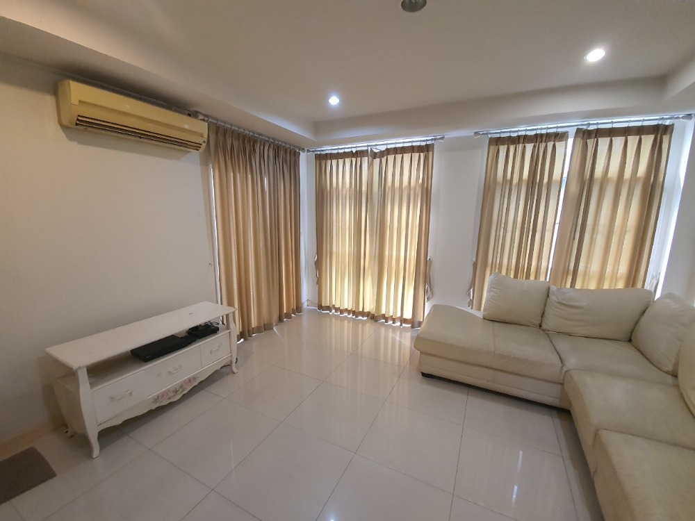 For RentTownhouseAri,Anusaowaree : Townhome for rent in Ari area, registered company, safe from Covid, house number 89/9, 4-storey building near BTS Ari, Rama VI expressway - 3 bedrooms, 5 bathrooms, 3 parking spaces - 280 sq m area. Rent 55,000 baht per month