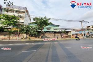 For SaleShophouseRathburana, Suksawat : Land for sale, Pracha Uthit with warehouse, on the road, 125 sq m., good sales, office can be sold with tenants, 80,000 baht per month.