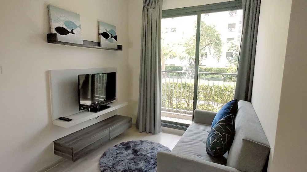 For SaleCondoRatchadapisek, Huaikwang, Suttisan : Selling at loss!!! Condo Centric Ratchada-Huay Kwang, 1 bedroom, large room, 32 sq.m., pool view with balcony.