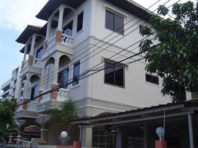 For RentHouseLadprao, Central Ladprao : 3-storey twin house for rent in Phaholyothin area Soi Phaholyothin 19, Soi Vibhavadi 28 with furniture and new appliances Close to Central Ladprao, MRT Phahon Yothin, BTS Phahon 24