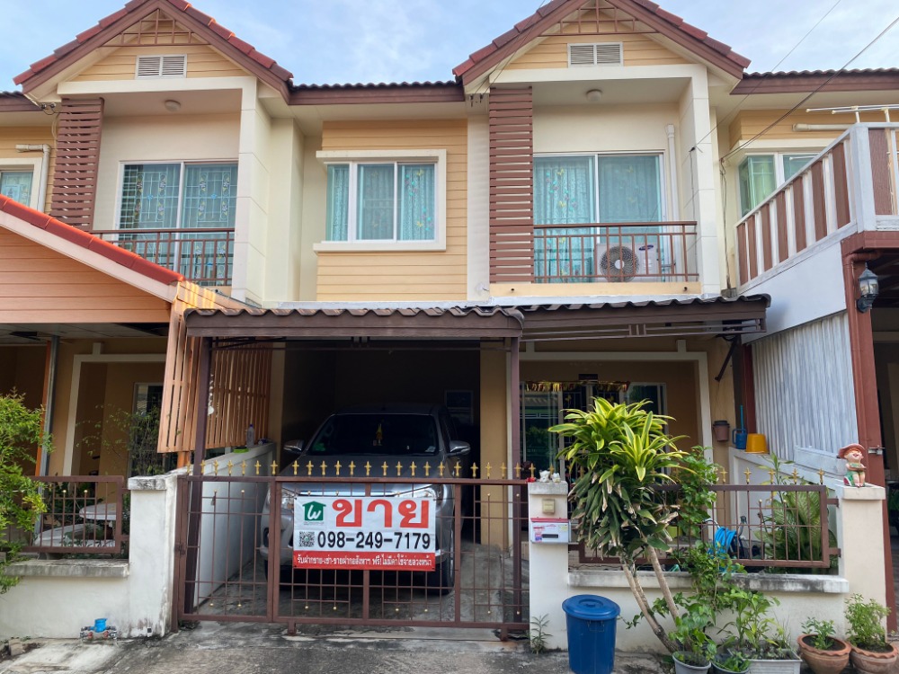 For SaleTownhouseLadkrabang, Suwannaphum Airport : Urgent sale, 2-storey townhouse, 3 bedrooms, Baan Pisan, Thap Yao, Lat Krabang.
