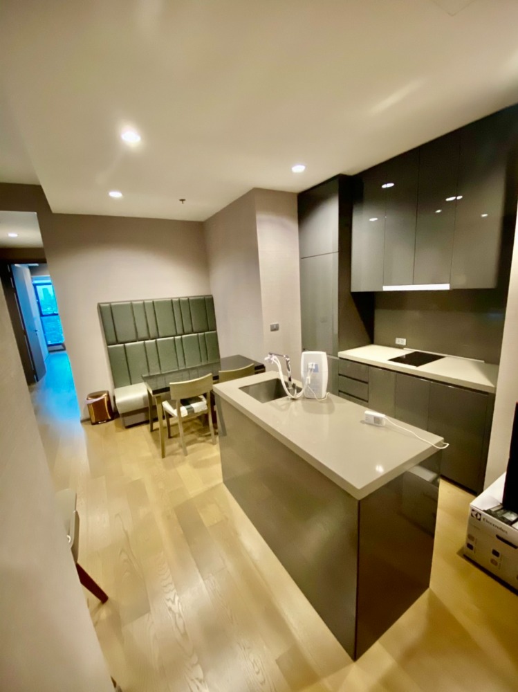 ขายคอนโดสาทร นราธิวาส : 3302😊😍 For RENT & SELL ให้เช่าและขาย 2 ห้องนอน🚄ใกล้ BTS สุรศักดิ์🏢เดอะ ดิโพลแมท สาทร The Diplomat Sathorn🔔พื้นที่:77.70ตร.ม.💲เช่า:50,000฿💲ขาย:18,000,000฿📞O99-5919653,065-9423251✅LineID:@sureresidence