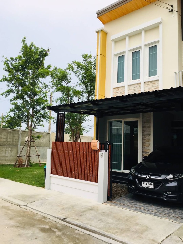 For SaleHouseLadkrabang, Suwannaphum Airport : House for sale near Robinson, Corner House! Golden Town On Nut-Ladkrabang Phase 2 Soi 1, very private, decorated, ready to move in.