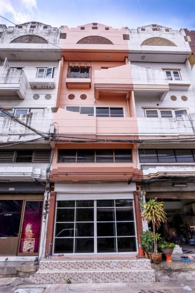 For SaleShophouseKaset Nawamin,Ladplakao : 3460-A😍 For SELL 2 storey commercial building for sale, 2 bedrooms🚄near MRT Ladprao🏢Mumin 🔔 House area: 13.00 sq wa 🔔 Usable area: 208.00 sq m 💲 For sale: 4,200,000฿📞 O88-7984117,O65-9423251✅LineID:@sureresidence