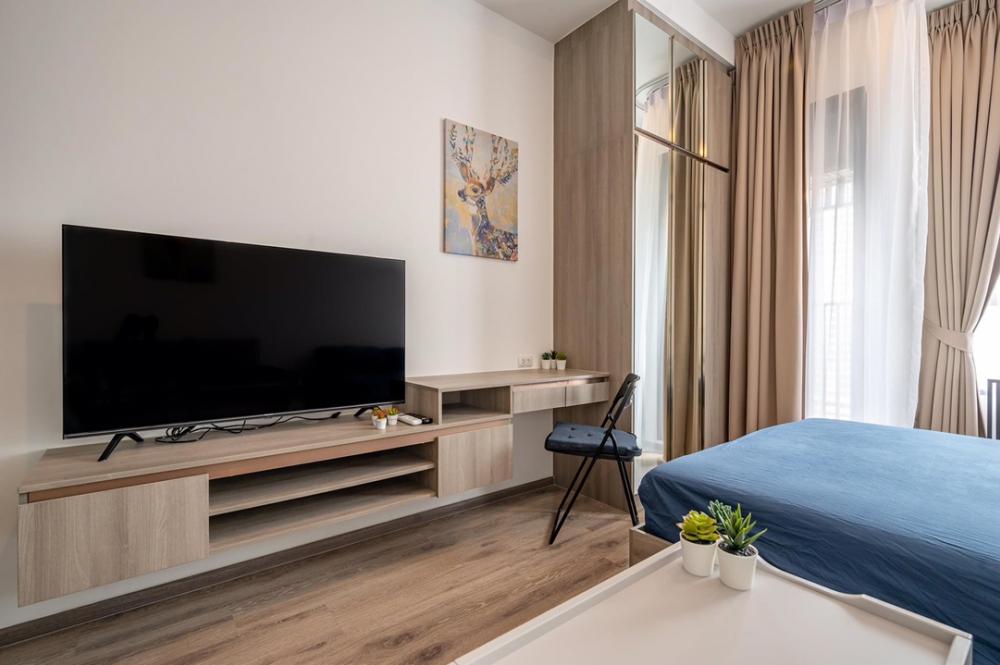 For SaleCondoOnnut, Udomsuk : [Owner Post] [Sell] Knightsbridge Prime Onnut Condo, Fully-furnished, Great View, High ceiling 3m, Prime location just next to BigC, 3.9 million baht only.